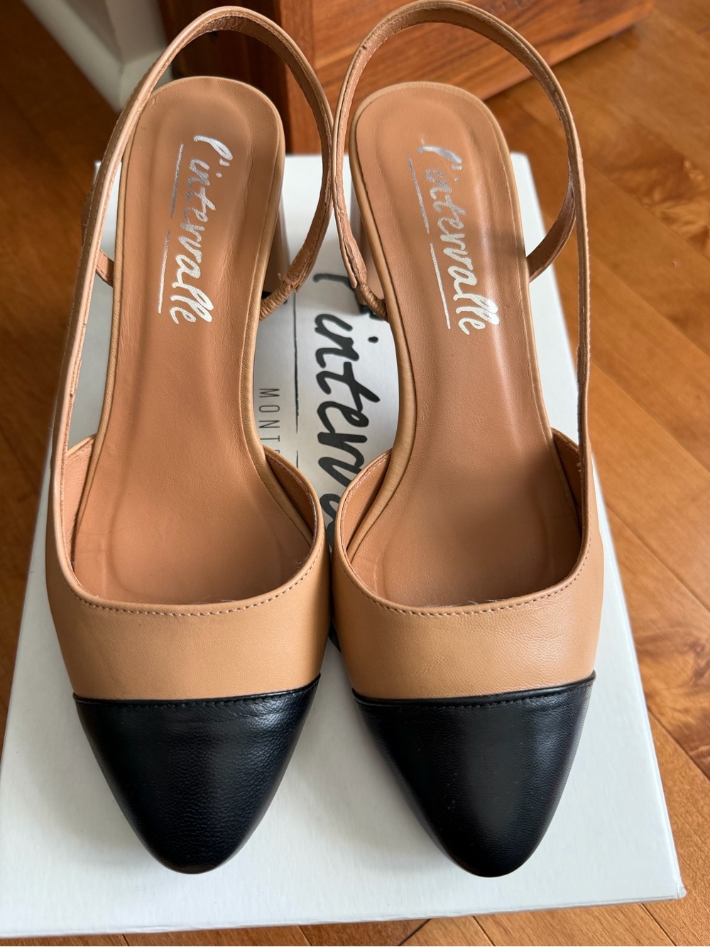 L'INTERVALLE Tan and Black Pointed Slingback Mules
